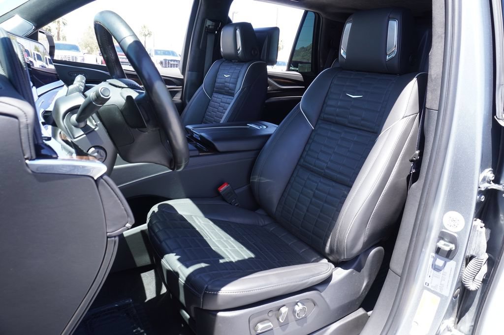 Certified 2023 Cadillac Escalade Sport Platinum w/ LPO, ONYX Package AWD/4WD image 15