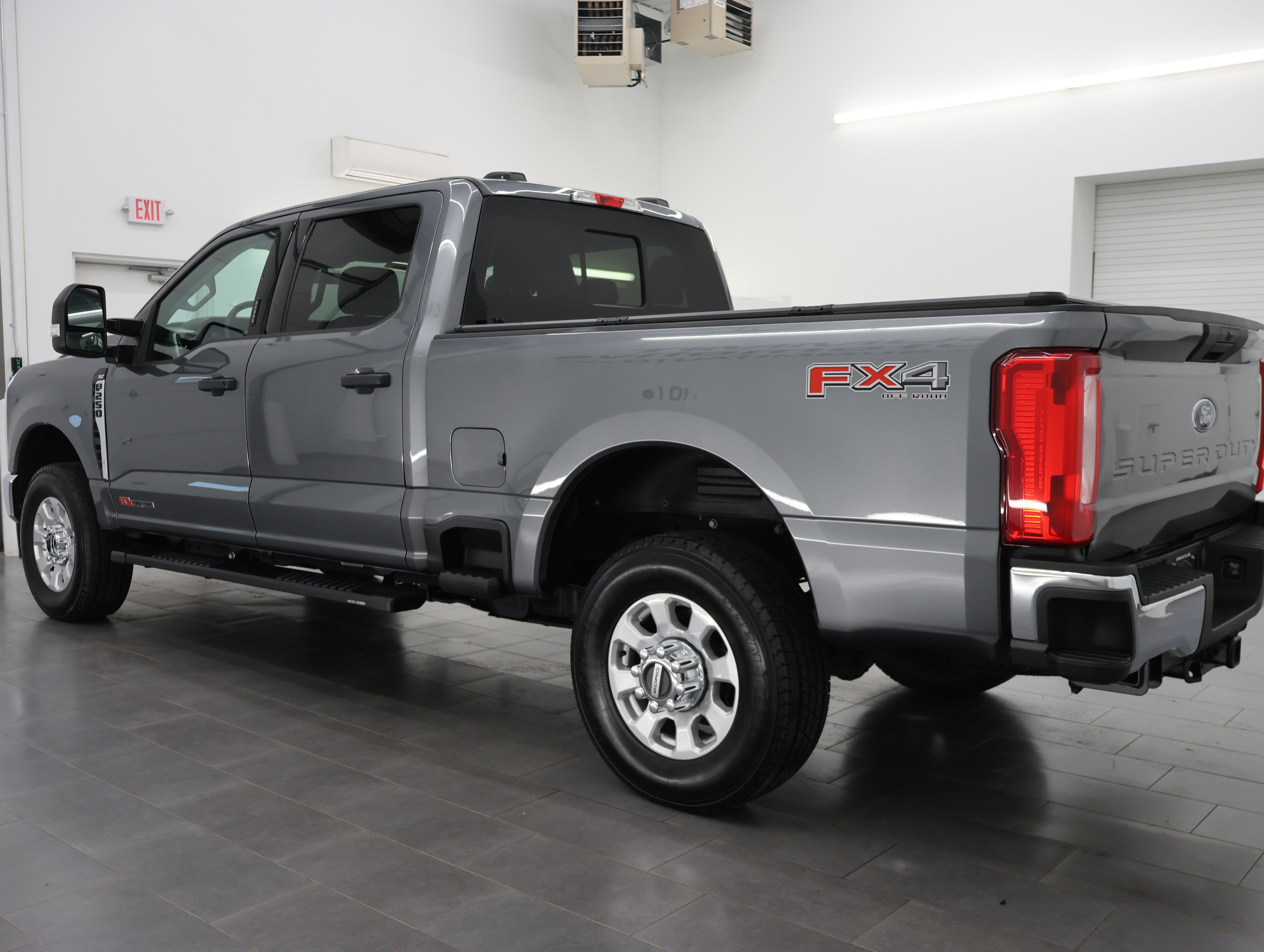 Used 2024 Ford F250 XLT AWD/4WD image 6