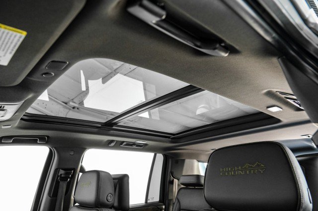 Used 2021 Chevrolet Suburban High Country AWD/4WD image 23