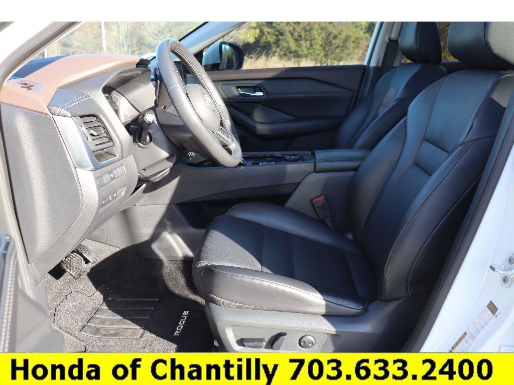 Used 2023 Nissan Rogue SV w/ SV Premium B Package image 25