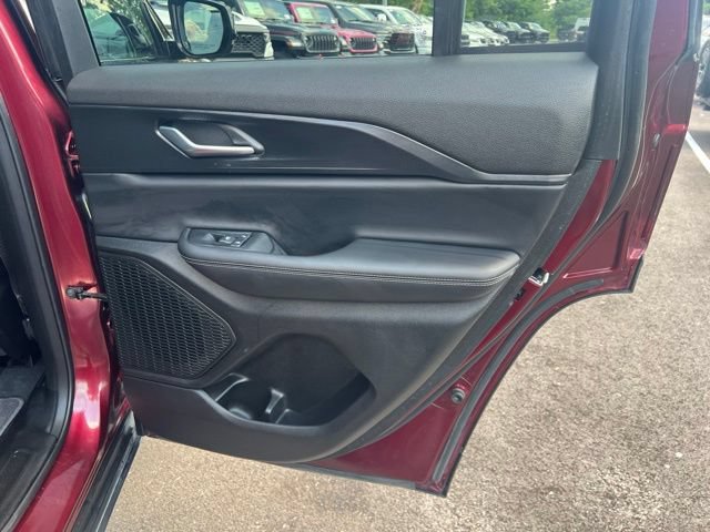Used 2025 Jeep Grand Cherokee Altitude AWD/4WD image 26