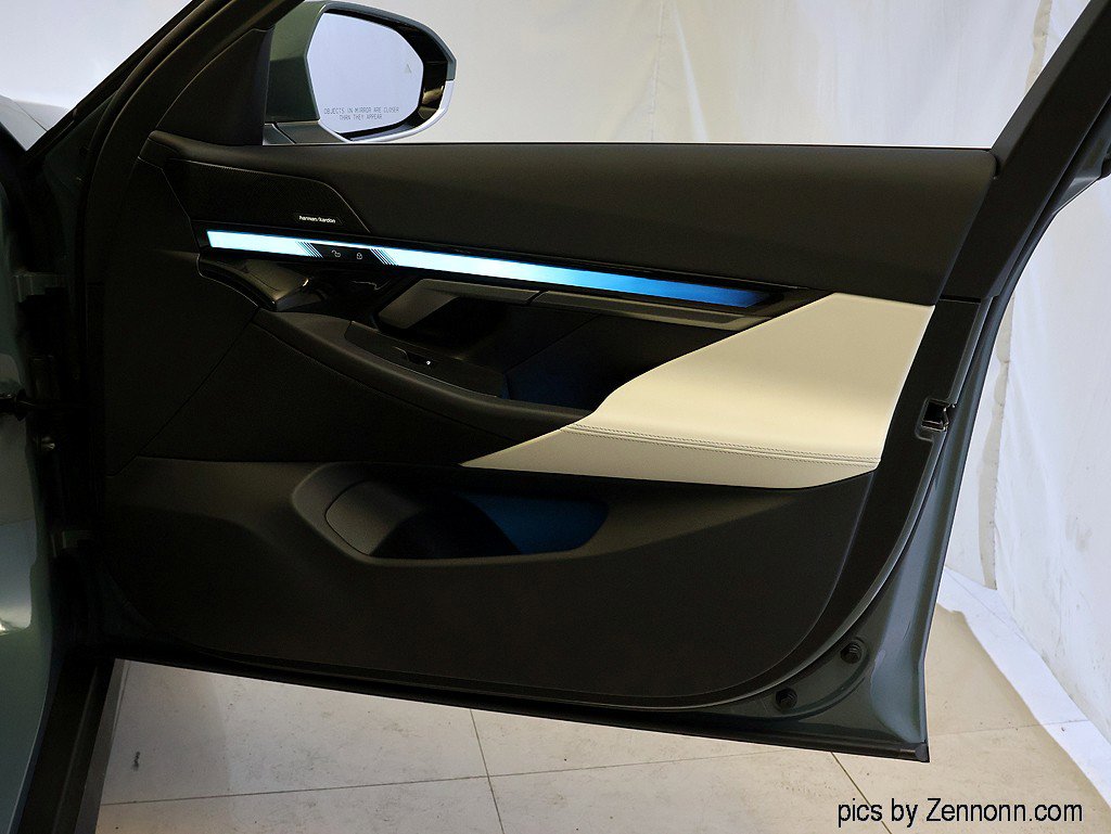 Certified 2025 BMW 540i xDrive image 36