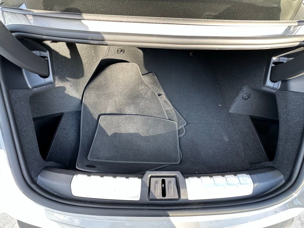 Used 2025 Porsche Taycan 4S image 39