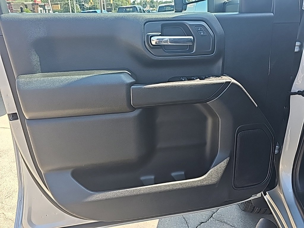 Used 2023 Chevrolet Silverado 2500 Custom w/ Custom Value Package image 9