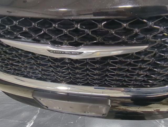 Used 2024 Chrysler Pacifica Select image 28