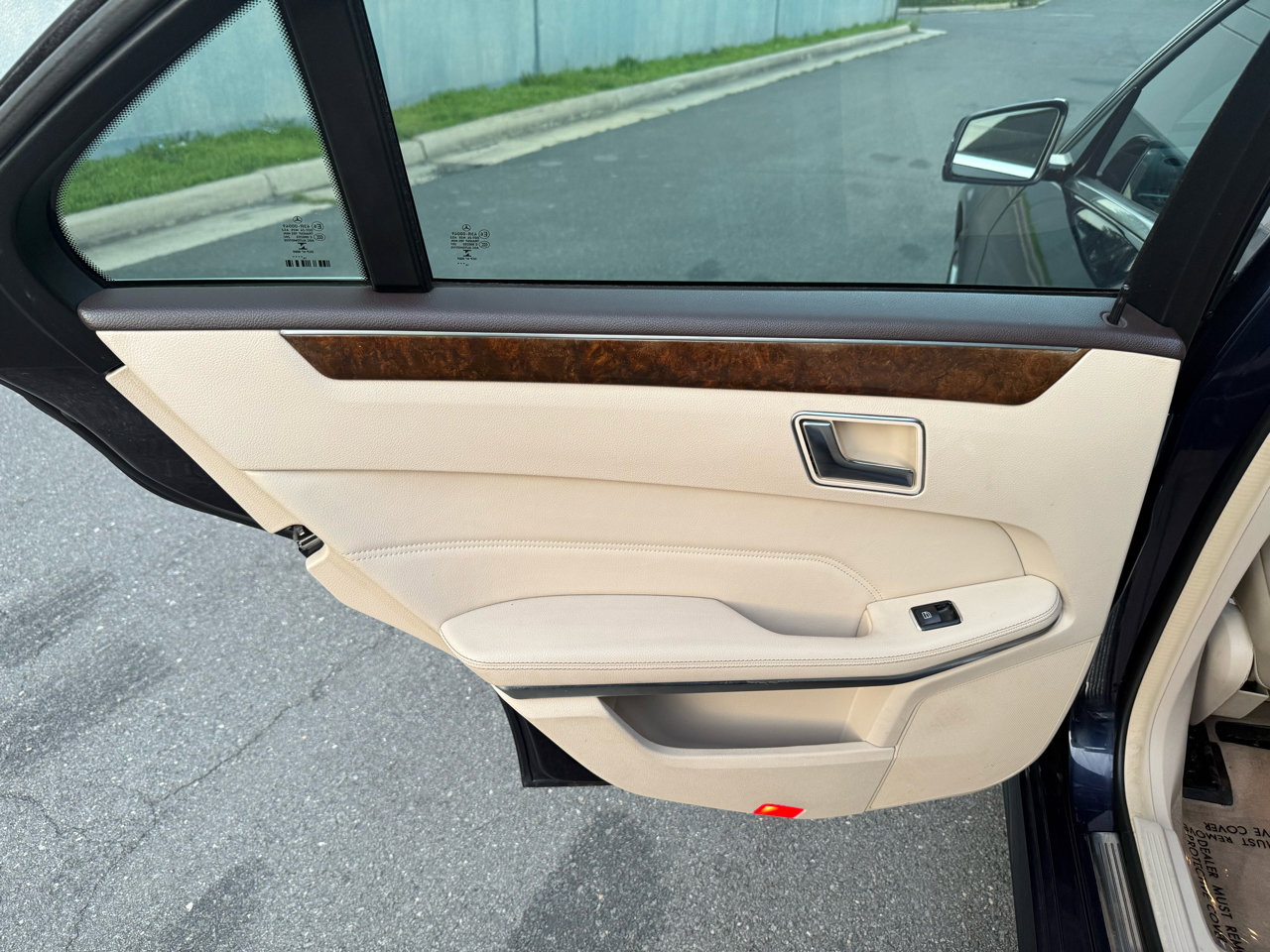 Used 2015 Mercedes-Benz E 350 4MATIC Sedan image 18