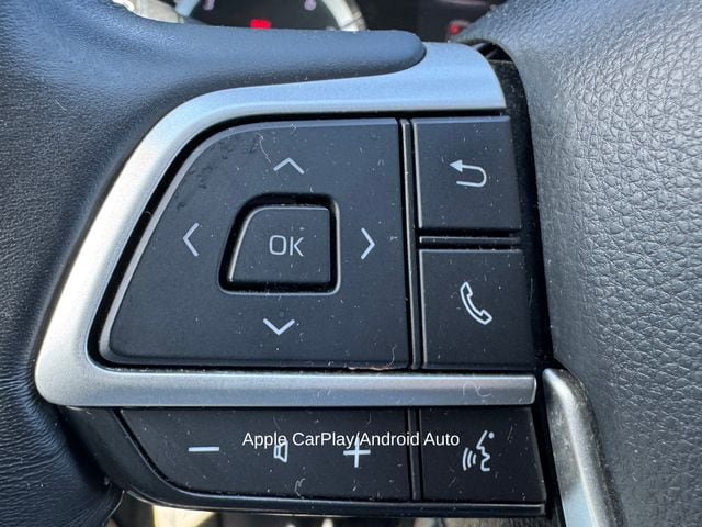 Used 2022 Toyota Highlander LE AWD/4WD image 23