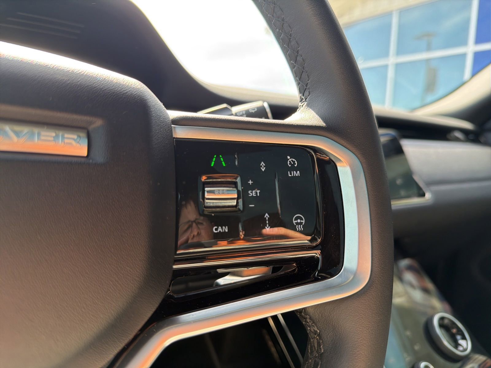 Used 2023 Land Rover Range Rover Evoque R-Dynamic SE image 39