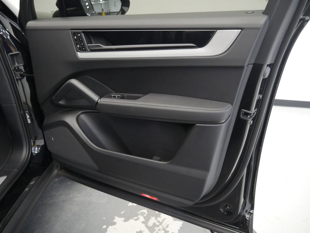 Certified 2024 Porsche Cayenne image 26