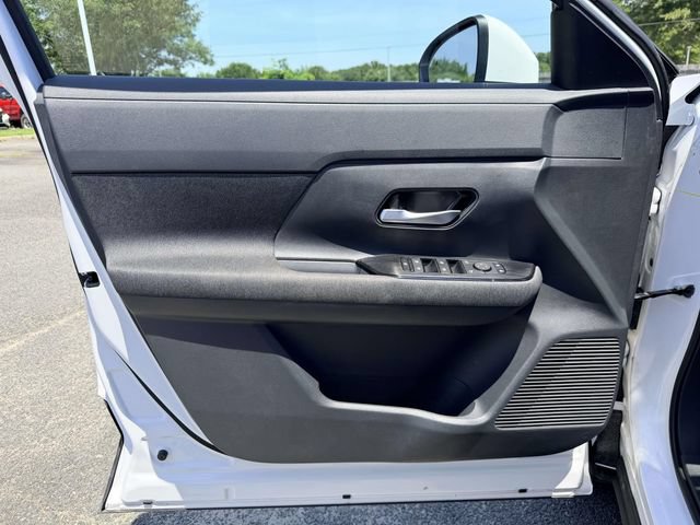 Certified 2025 Nissan Kicks SV FWD image 14