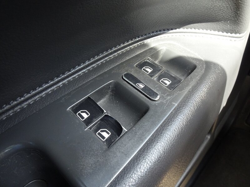 Used 2004 Volkswagen Touareg V6 AWD/4WD image 18