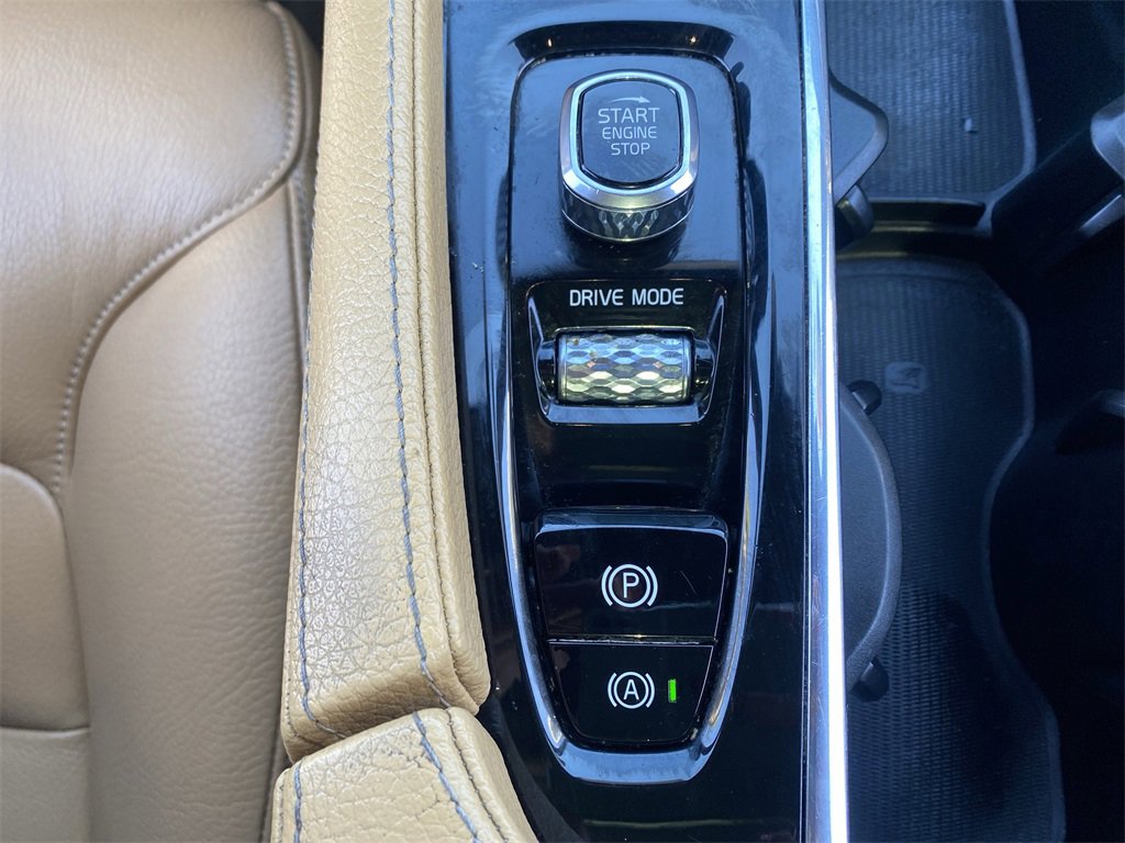 Used 2018 Volvo XC90 T6 Momentum w/ Convenience Package image 26