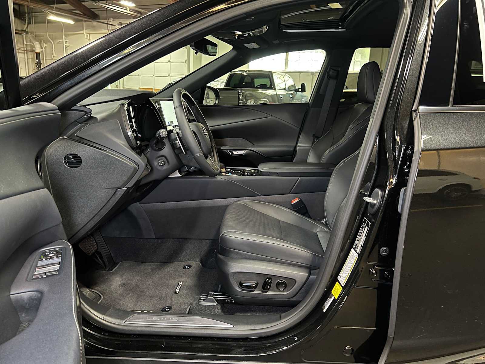 Used 2025 Lexus RX 350 Premium Plus w/ Convenience Package AWD/4WD image 22