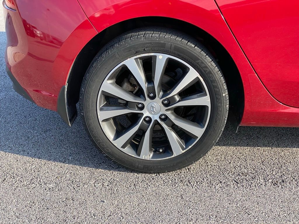 Used 2020 Hyundai Elantra GT image 6