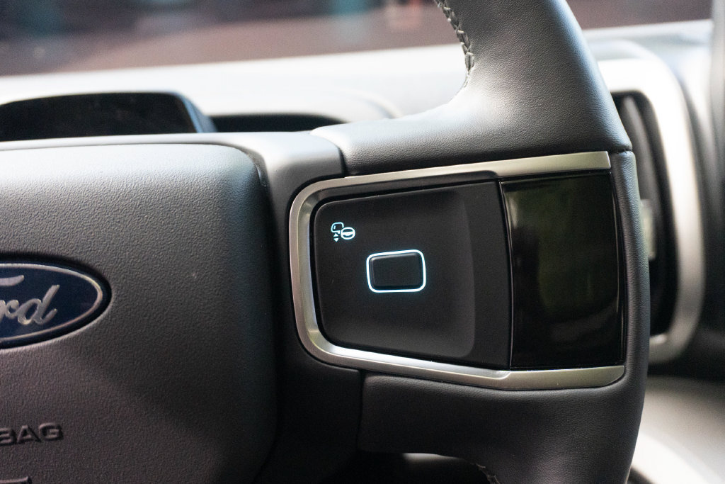 Used 2025 Ford Expedition Active RWD image 32