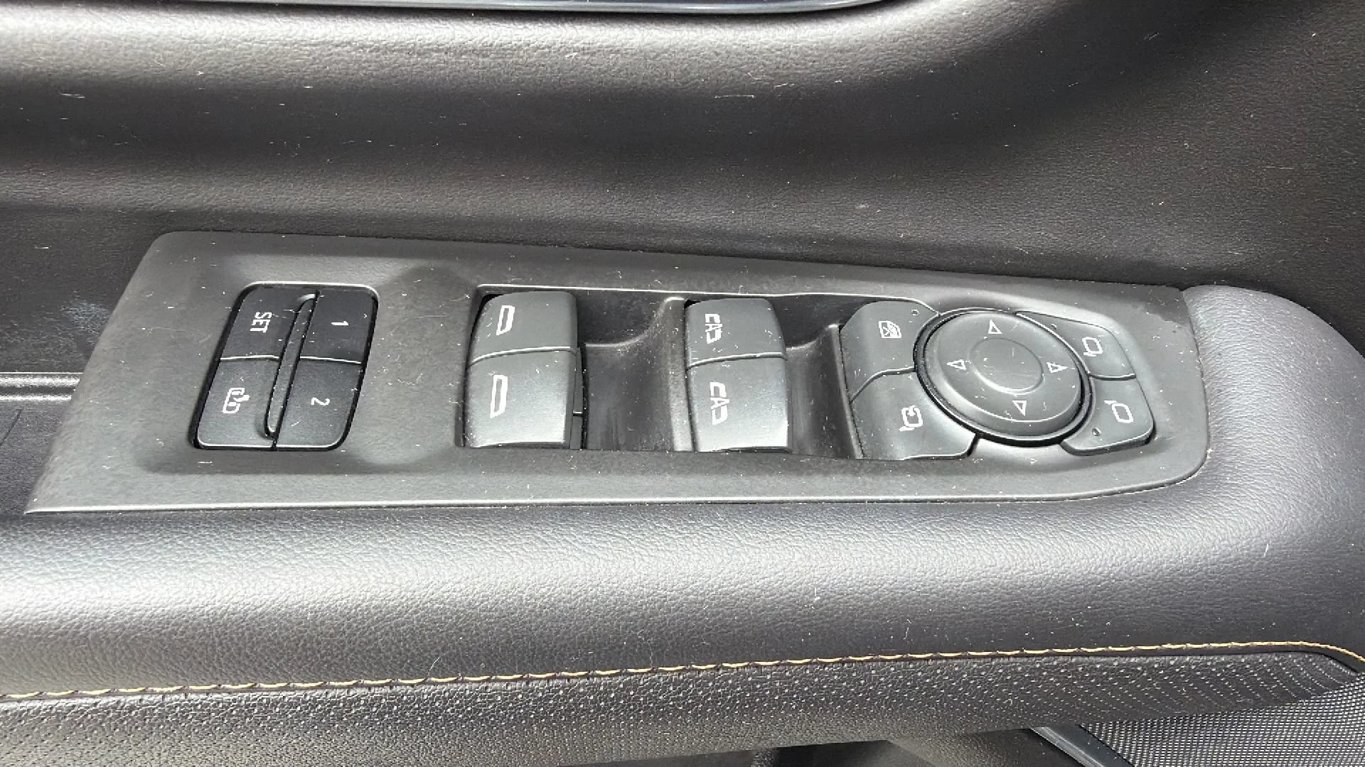 Used 2022 GMC Yukon AT4 AWD/4WD image 21