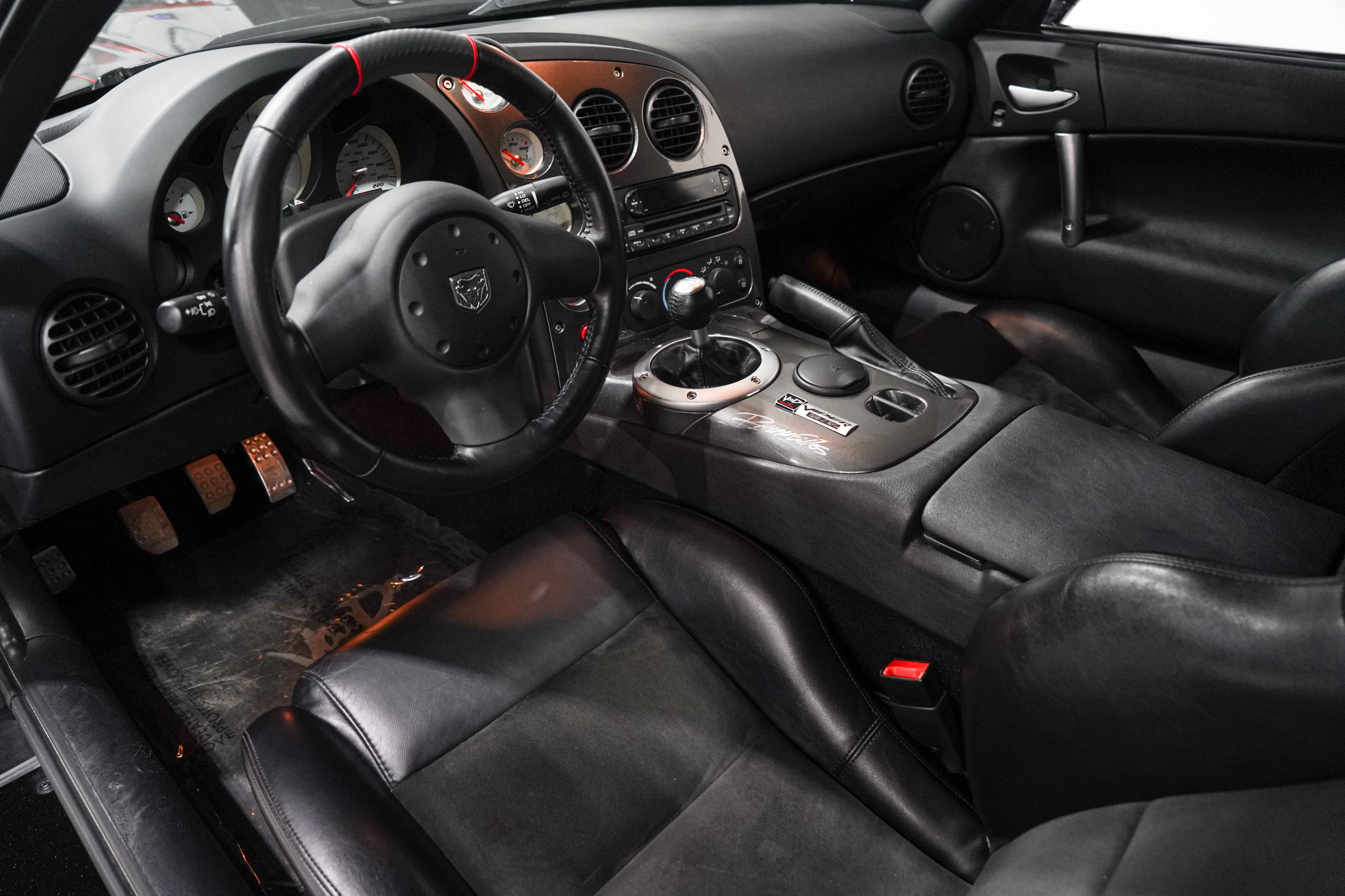Used 2010 Dodge Viper ACR RWD image 2