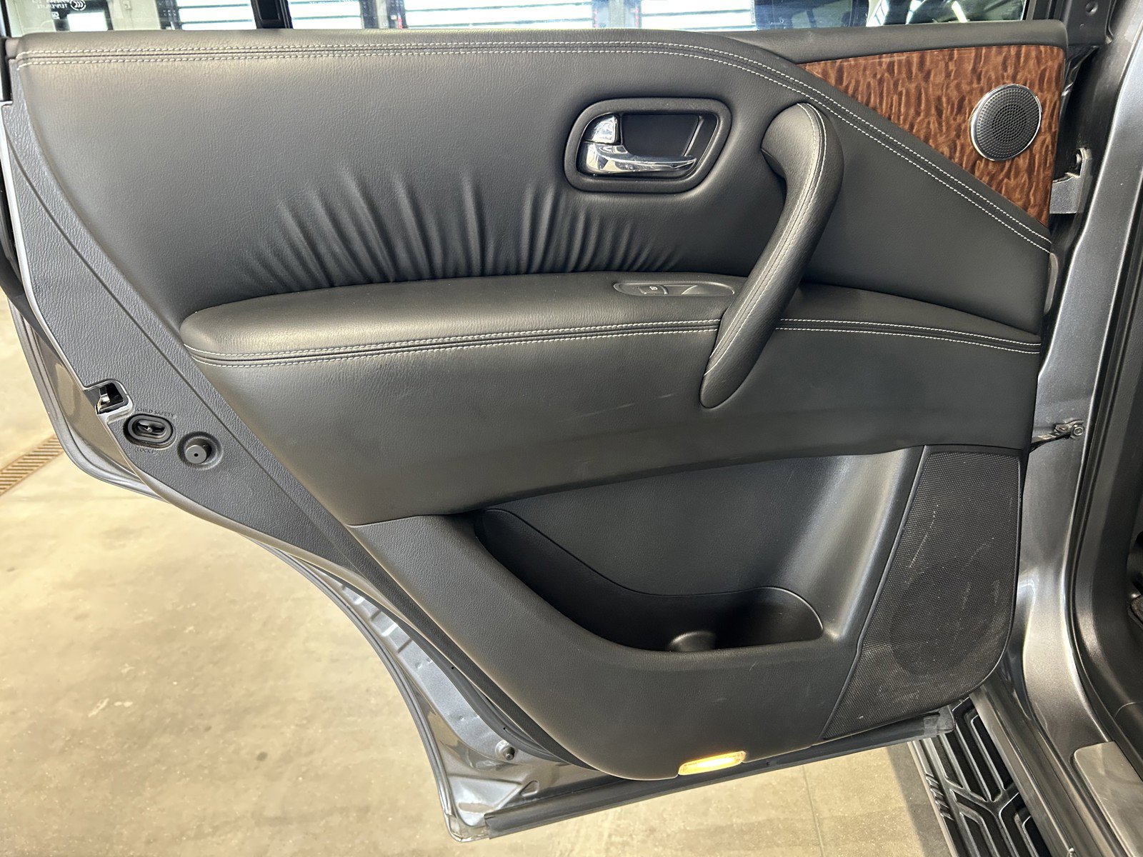 Used 2017 Nissan Armada Platinum image 12