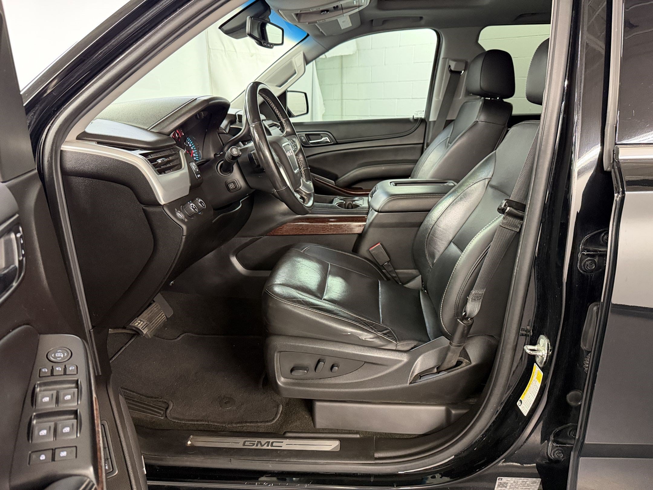 Used 2018 GMC Yukon XL SLT w/ Open Road Package AWD/4WD image 5