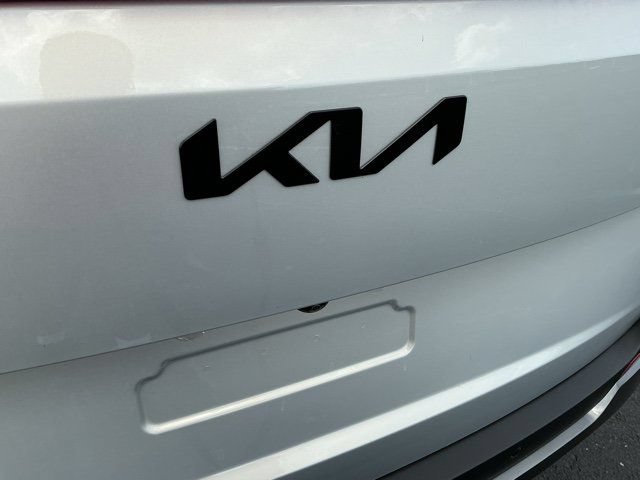 Used 2026 Kia Carnival SX w/ SX Dark Edition Package FWD image 5