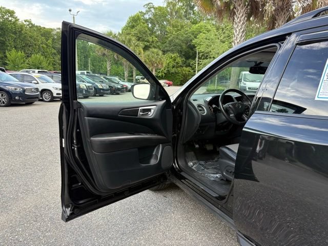 Used 2019 Nissan Pathfinder SV w/ Rock Creek Edition FWD image 9