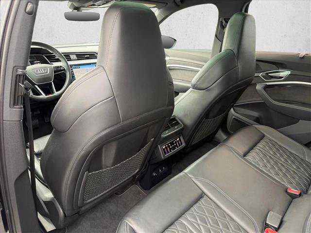 Used 2022 Audi e-tron S Prestige AWD/4WD image 18