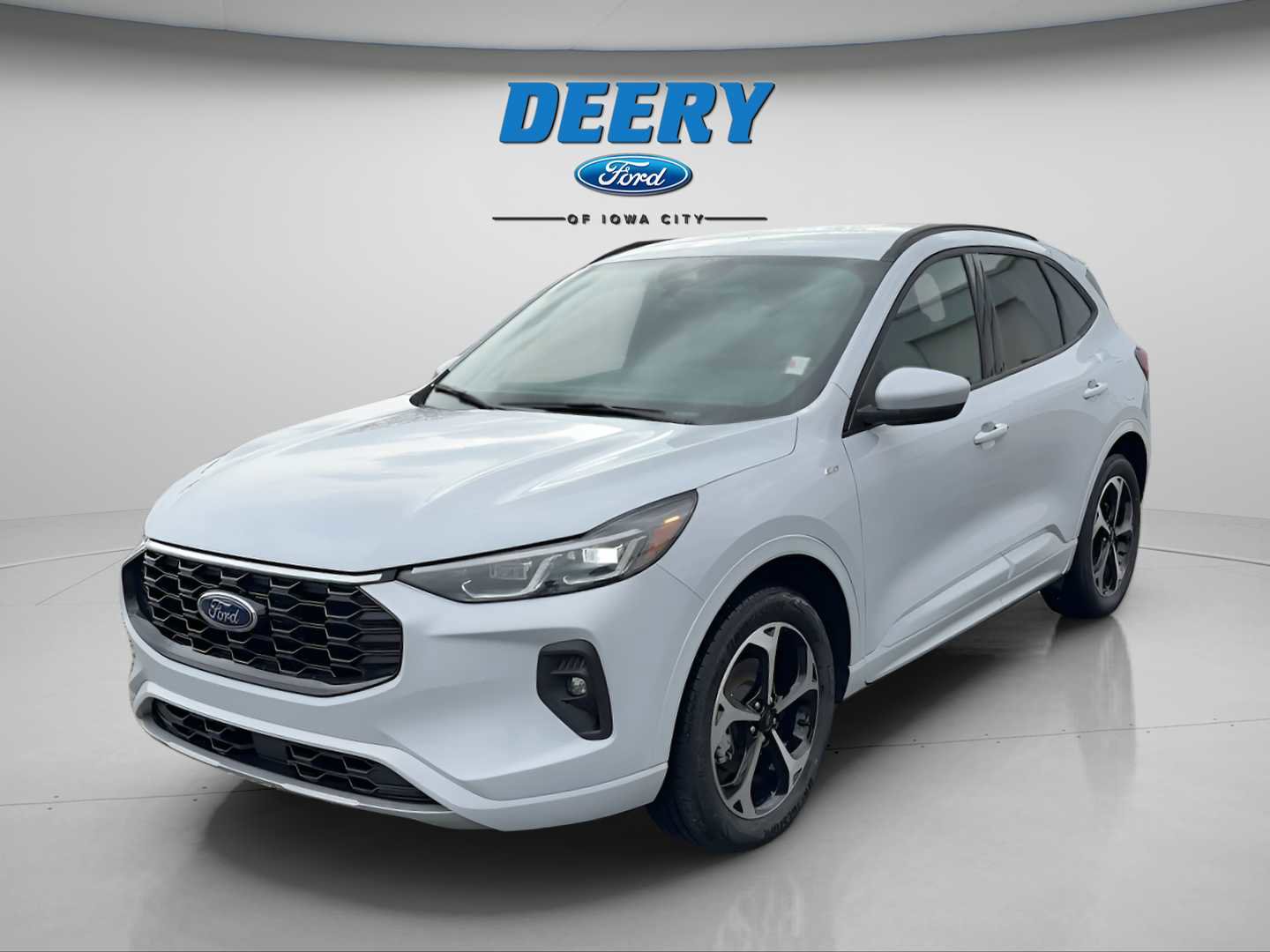 Used 2025 Ford Escape ST-Line Elite w/ Class II Trailer Tow Package image 2