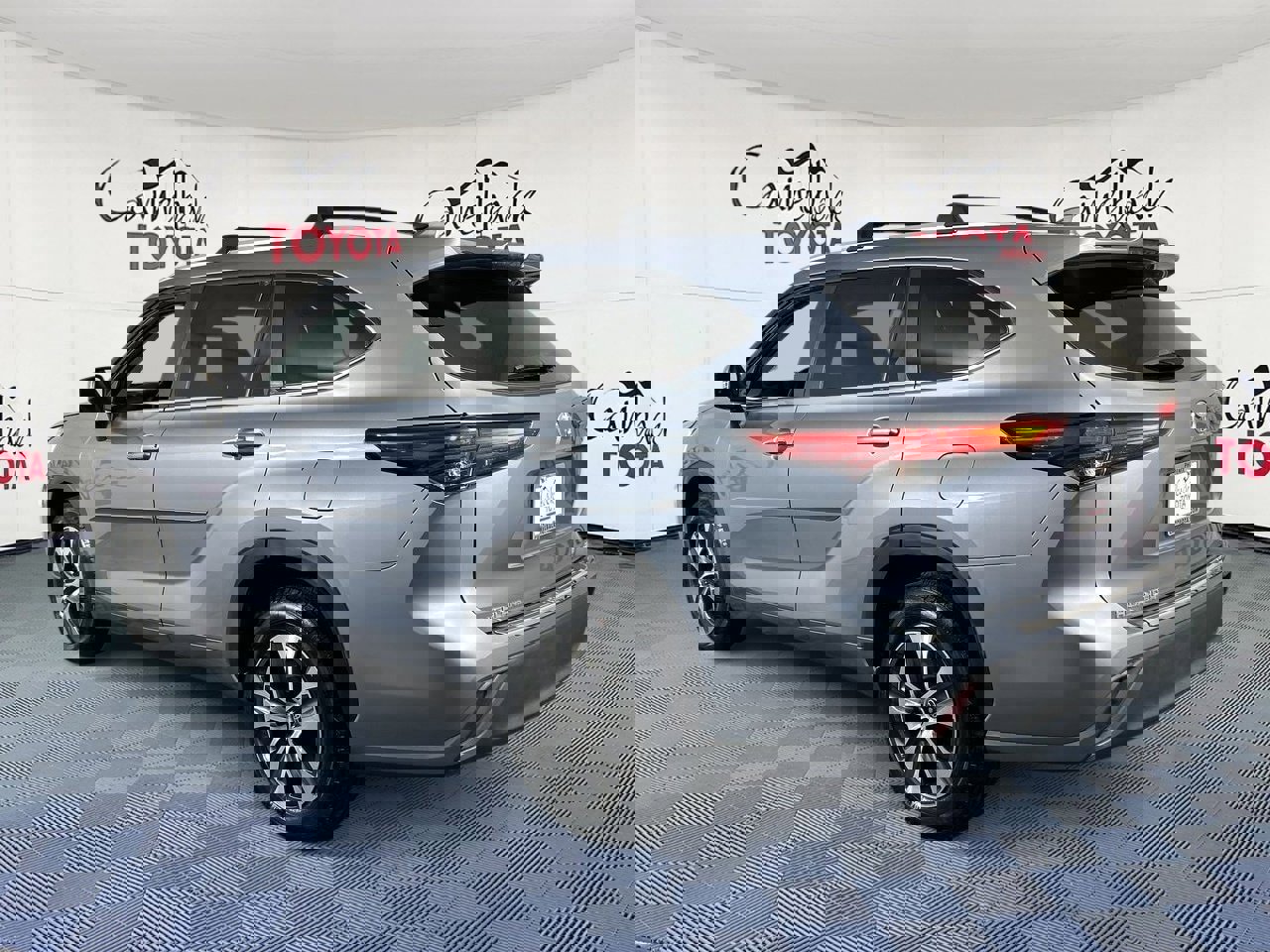 Used 2023 Toyota Highlander XLE image 5