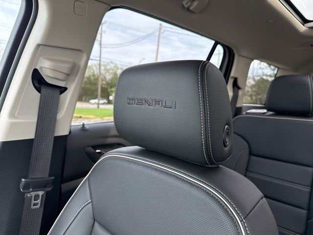 Used 2023 GMC Acadia Denali w/ Denali Ultimate Package FWD image 29