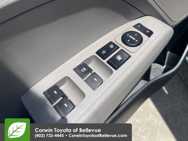 Used 2017 Hyundai Elantra SE FWD image 19