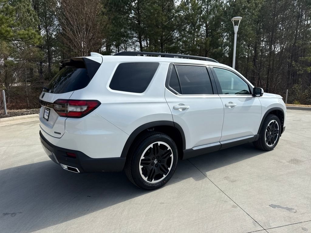 New 2026 Honda Pilot Touring image 9