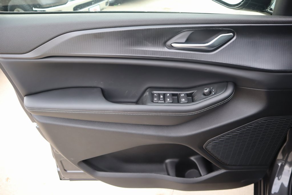 New 2025 Jeep Grand Cherokee L Altitude image 16