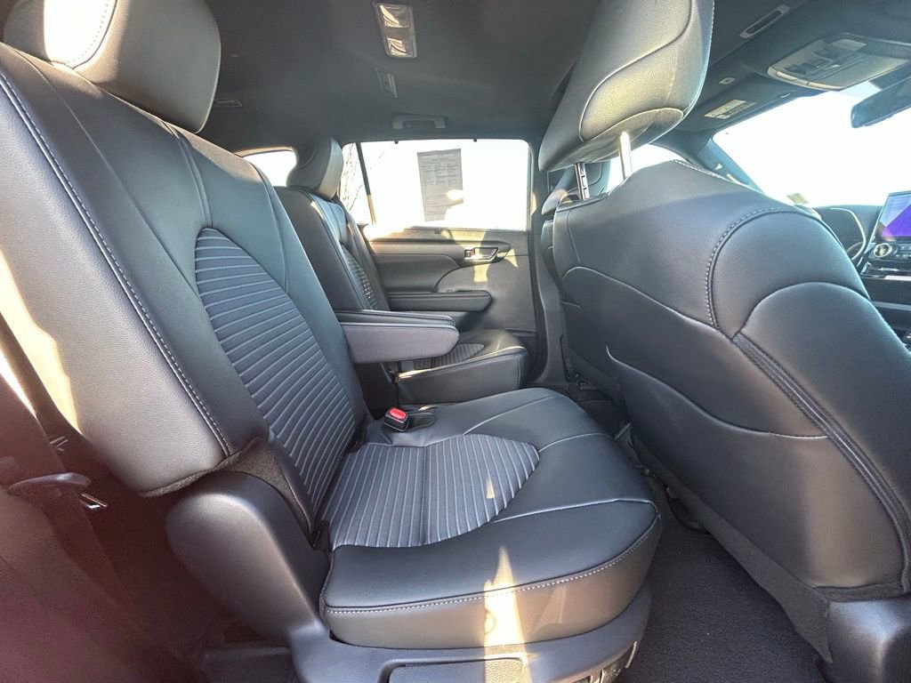Used 2026 Toyota Highlander XSE image 25