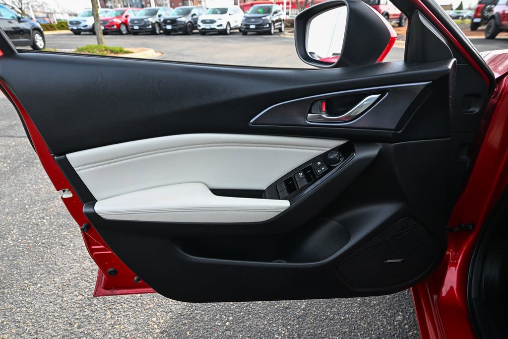 Used 2018 MAZDA MAZDA3 Grand Touring w/ Premium Equipment Package image 18