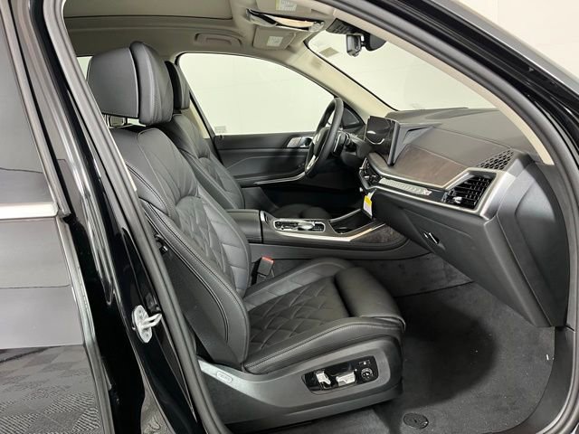 Used 2026 BMW X7 xDrive40i w/ Premium Package image 23