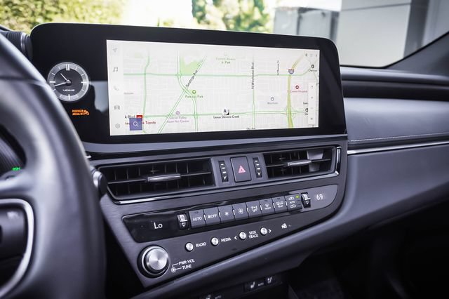 Certified 2025 Lexus ES 300h w/ Premium Package FWD image 16