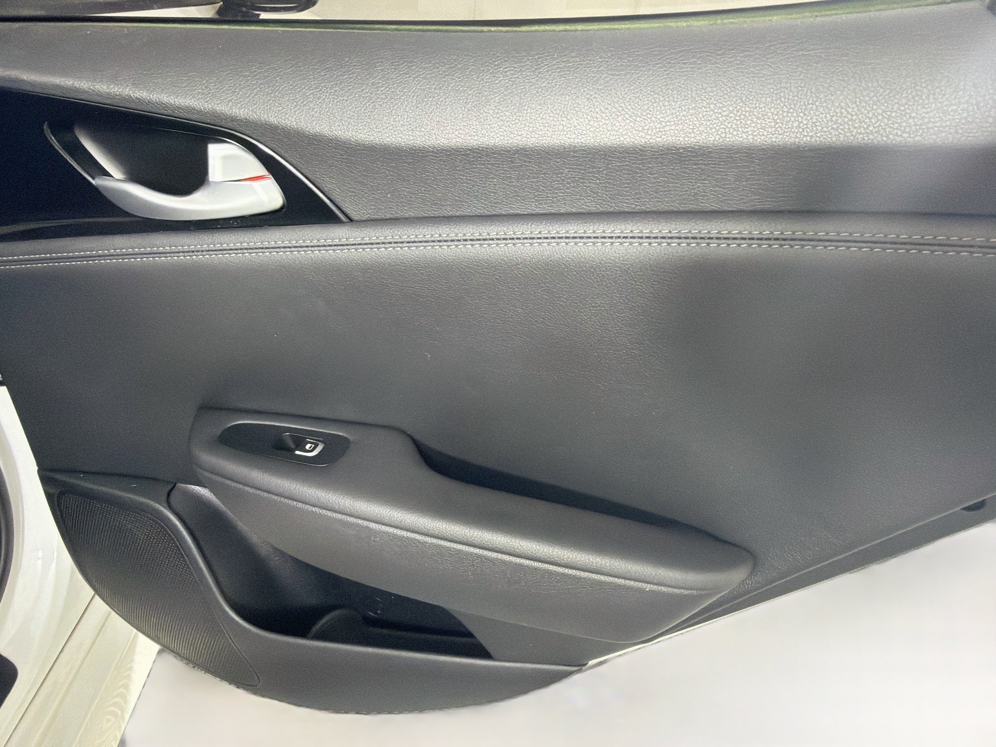 Used 2020 Kia Stinger GT-Line RWD image 28