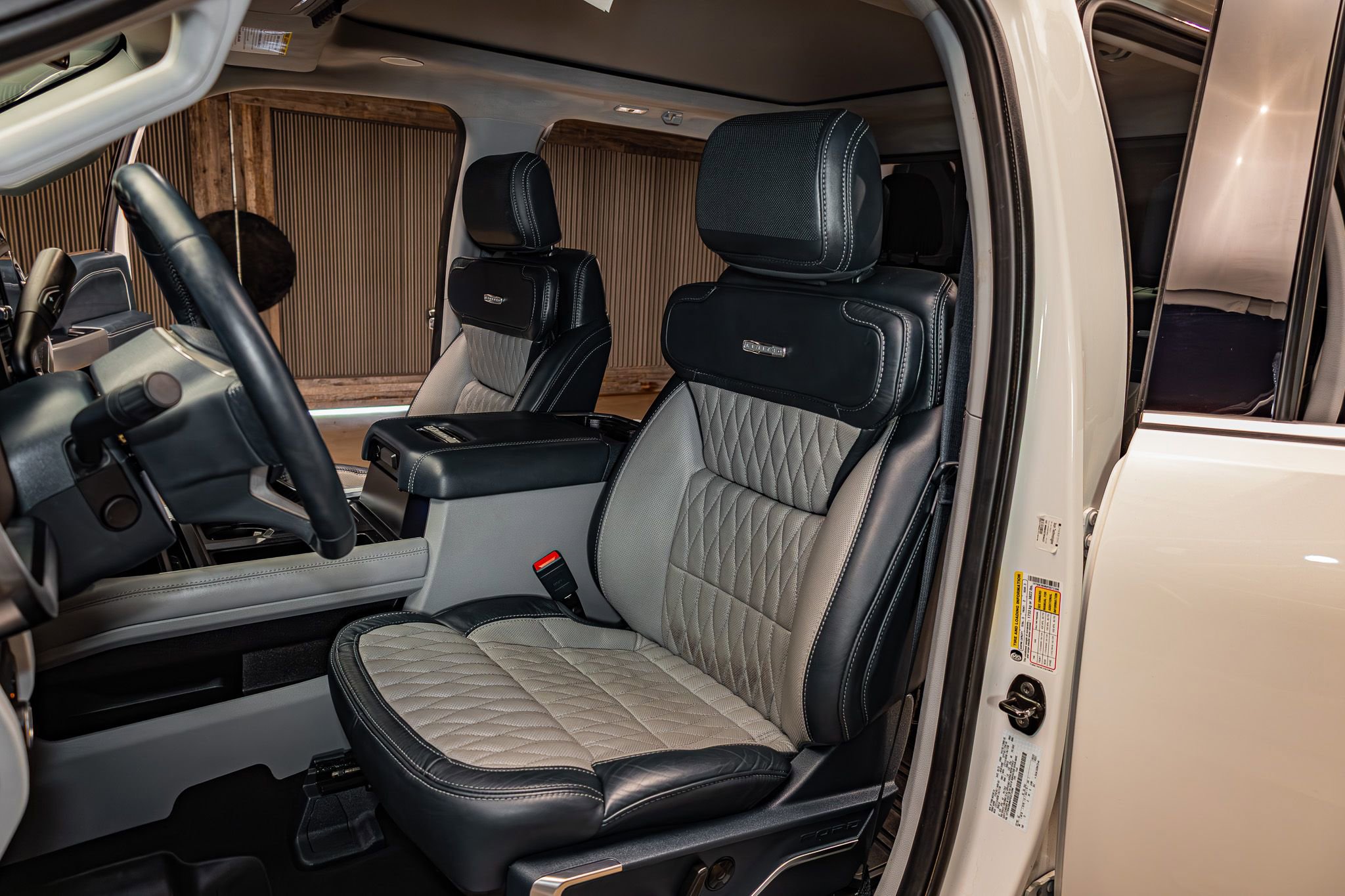 Used 2023 Ford F350 Limited w/ FX4 Off-Road Package image 23