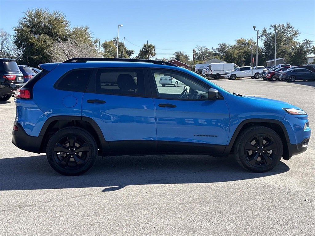 Used 2017 Jeep Cherokee Sport image 6