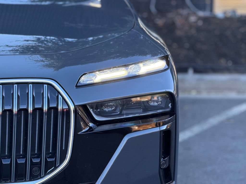 Used 2023 BMW 760i xDrive w/ Executive Package AWD/4WD image 5