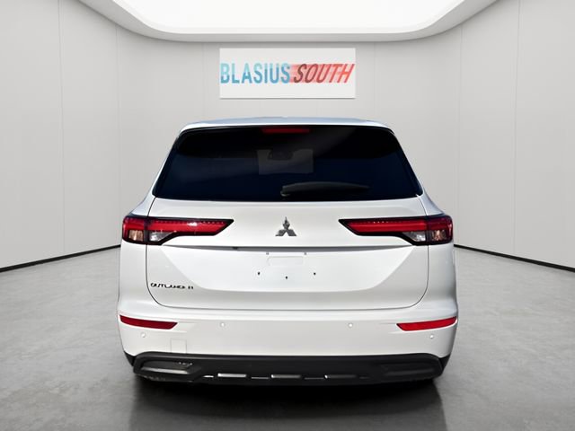 Used 2022 Mitsubishi Outlander ES image 4