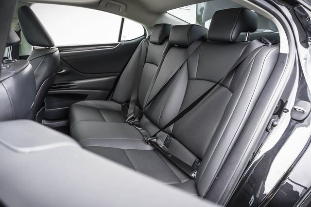Certified 2024 Lexus ES 250 w/ Accessory Package (Z2) AWD/4WD image 18
