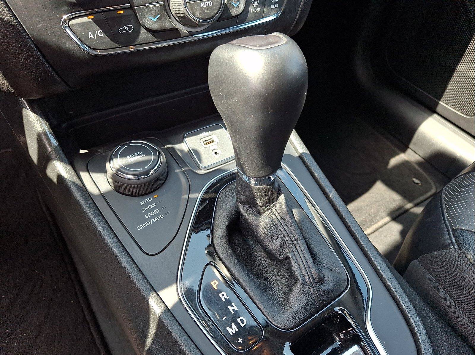 Used 2023 Jeep Cherokee Altitude Lux AWD/4WD image 12