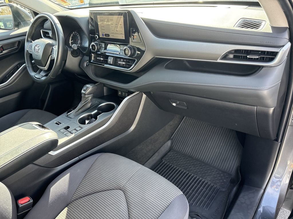 Used 2023 Toyota Highlander LE image 30