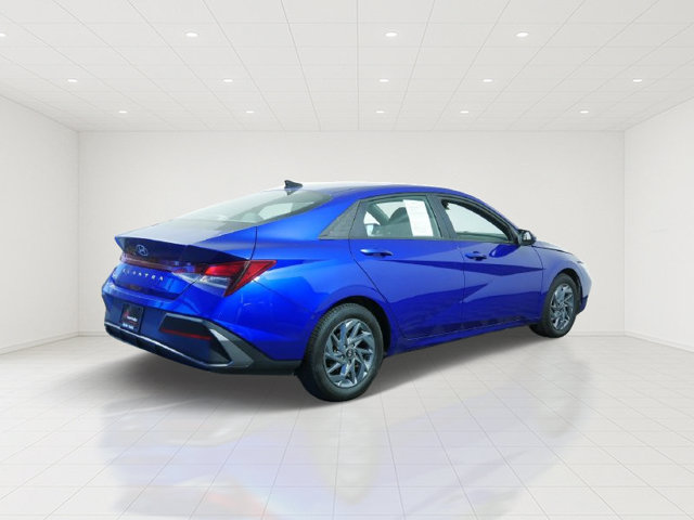 Used 2024 Hyundai Elantra SEL FWD image 7