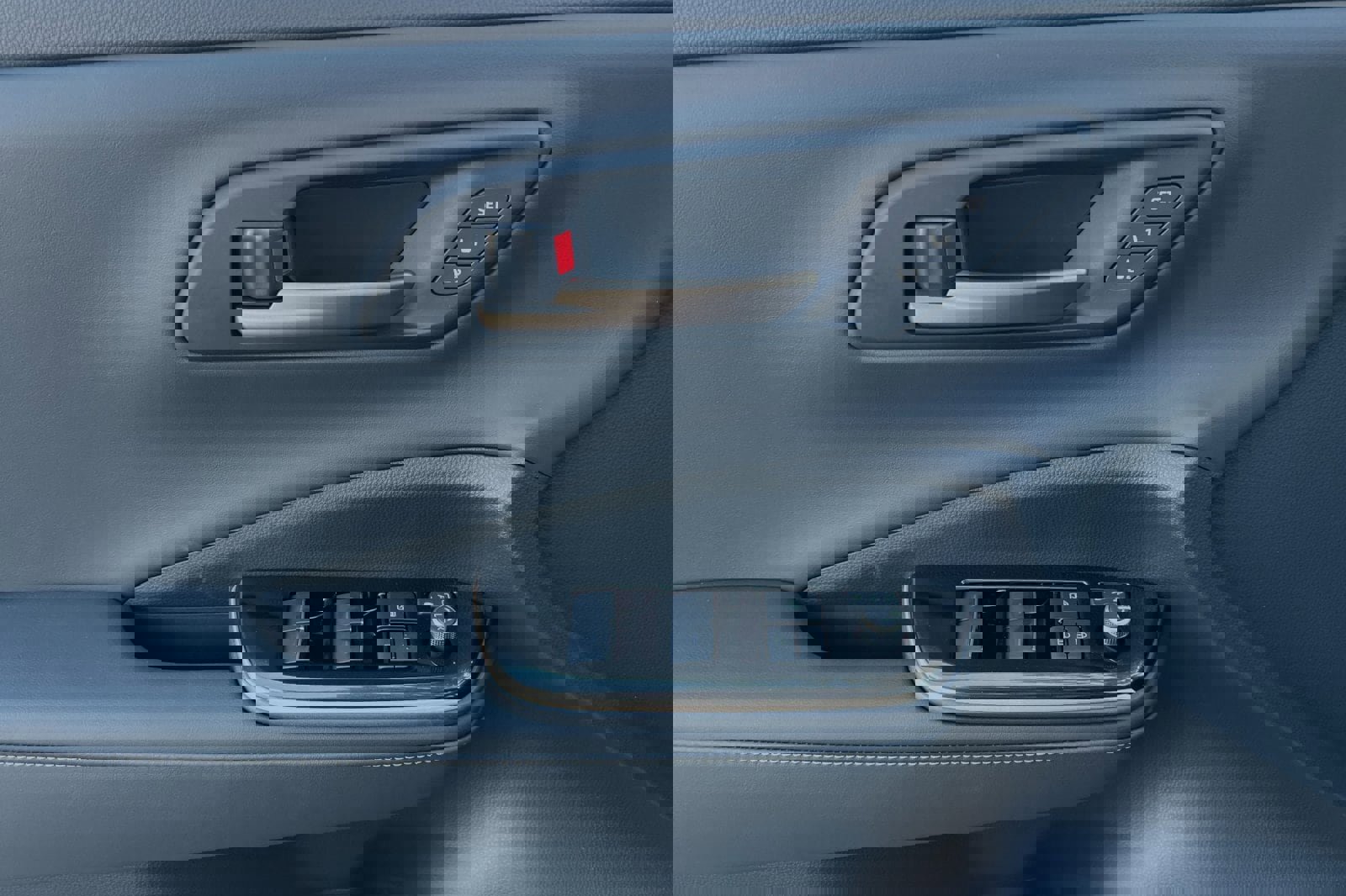 New 2025 Toyota Crown Signia Limited image 10