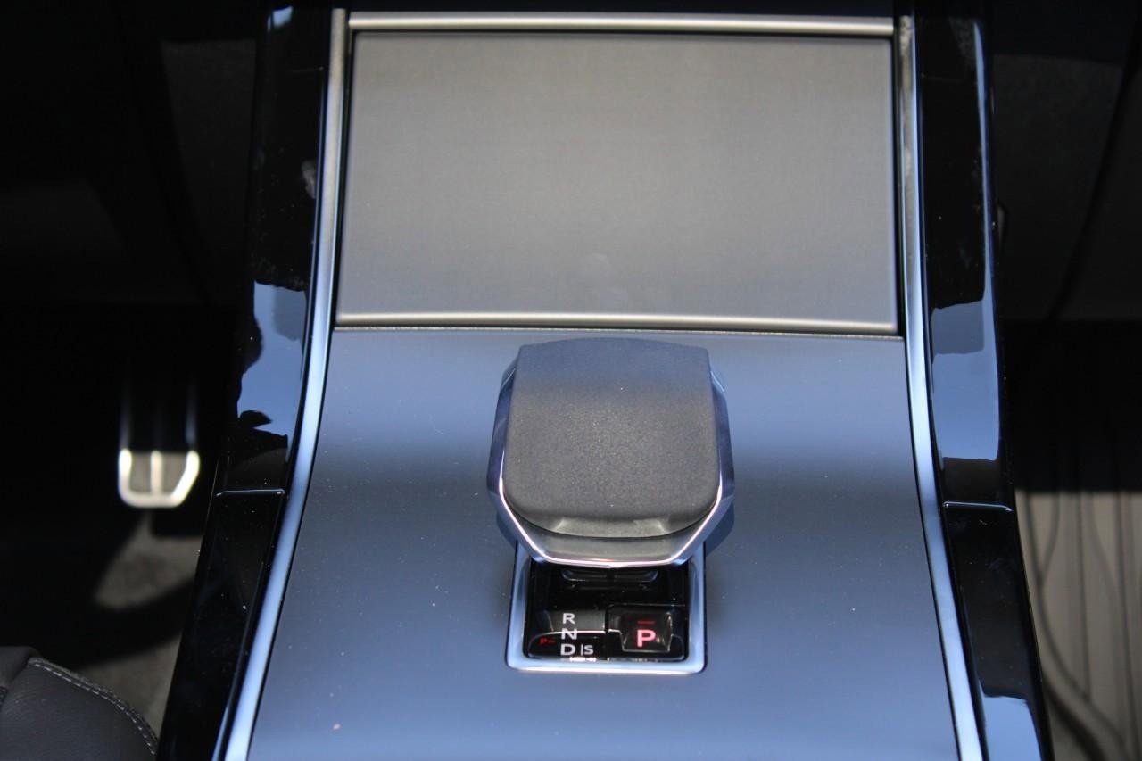 Used 2025 Land Rover Range Rover Velar Dynamic SE image 17