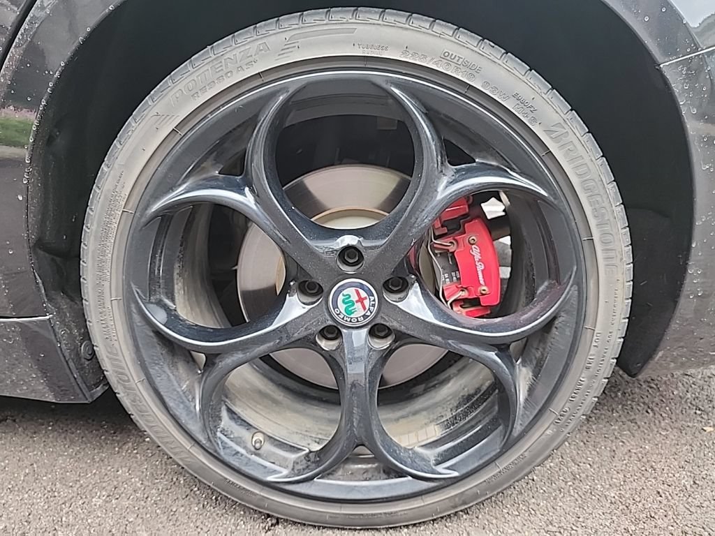 Used 2017 Alfa Romeo Giulia Ti w/ TI 19" Sport Package AWD/4WD image 16
