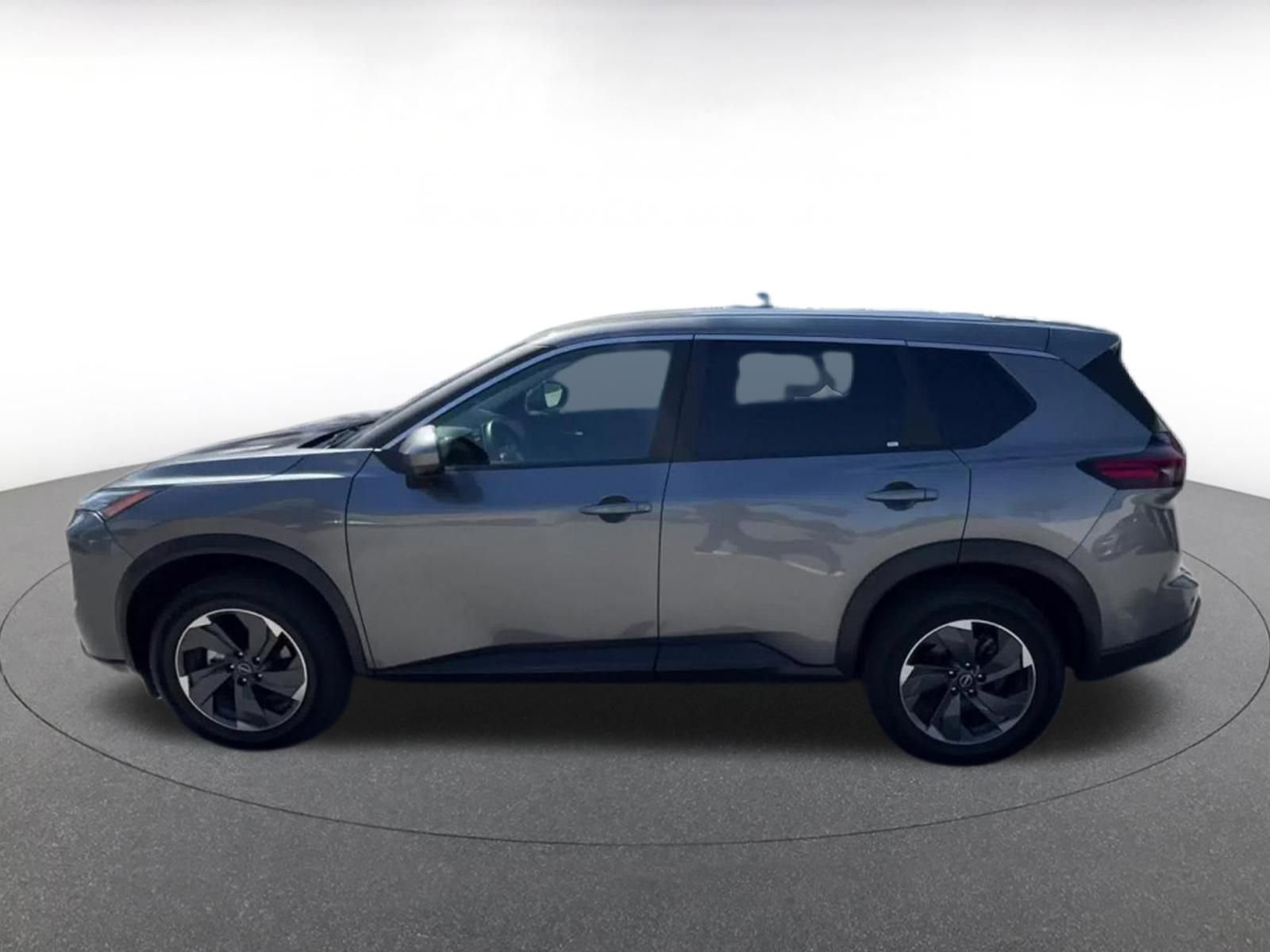 Used 2025 Nissan Rogue SV FWD image 9