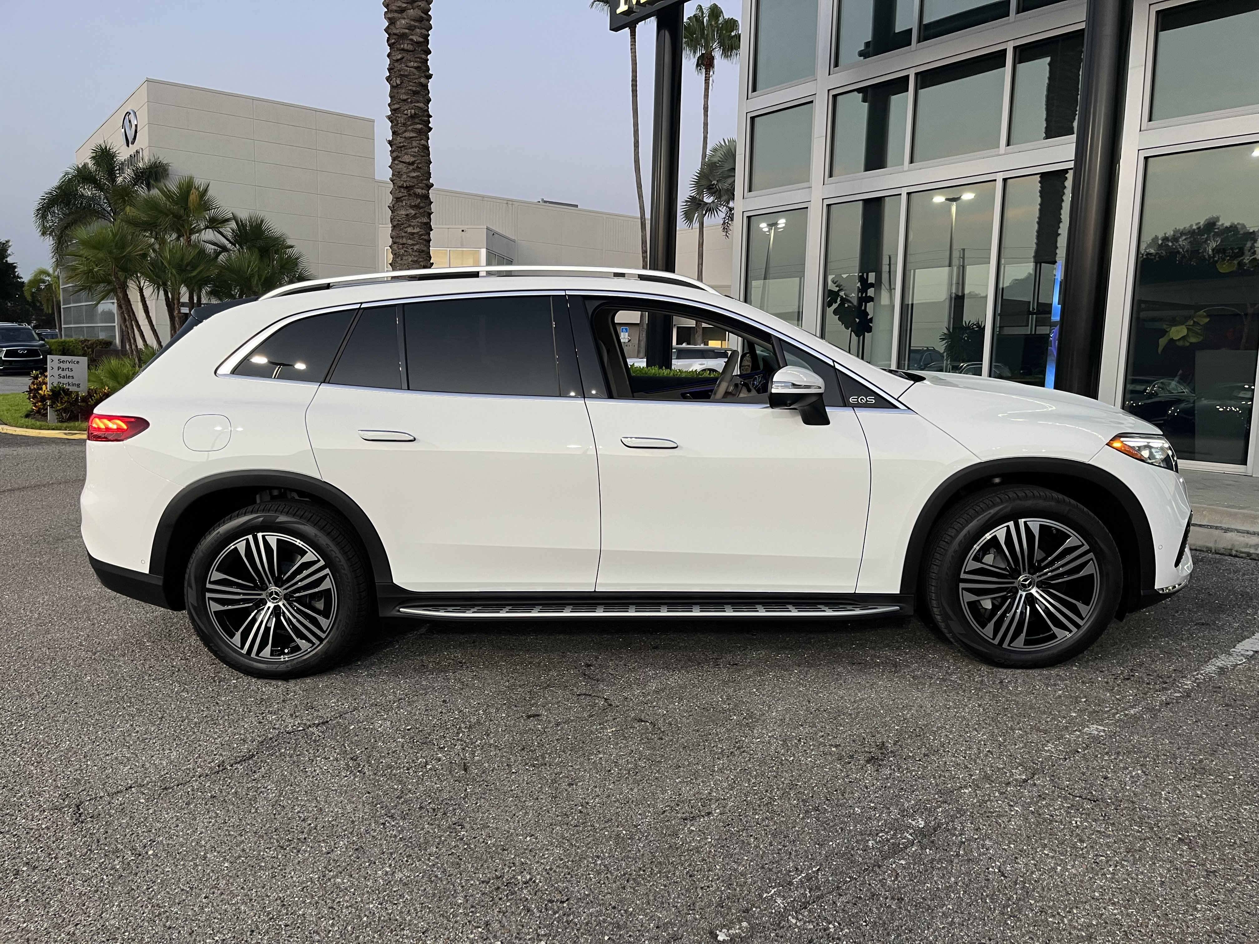 New 2026 Mercedes-Benz EQS 400 4MATIC SUV image 6
